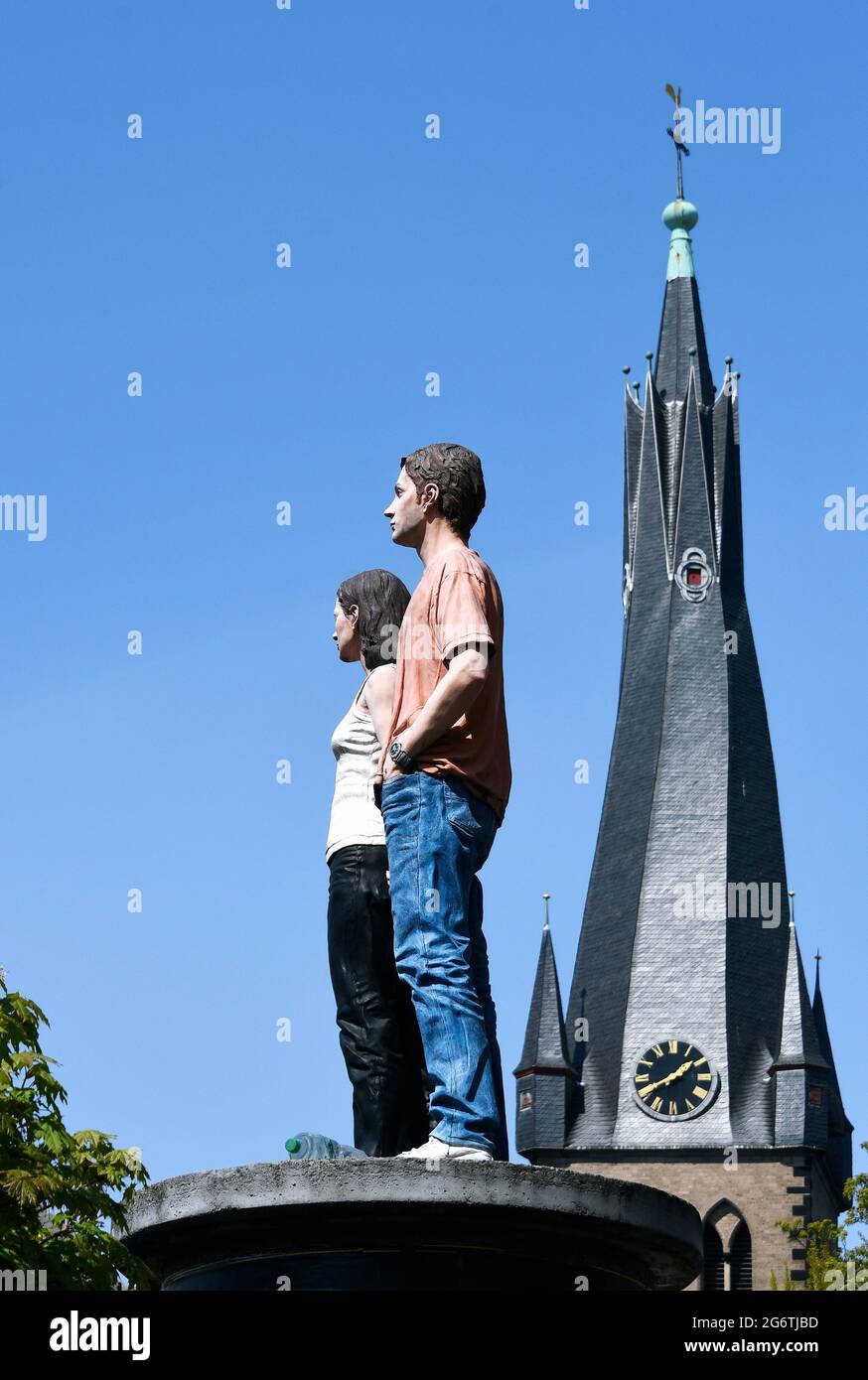 Sculpture de la série "colonnes Saints" de l'artiste allemand Christoph Pöggeler à Düsseldorf: Couple I. Banque D'Images