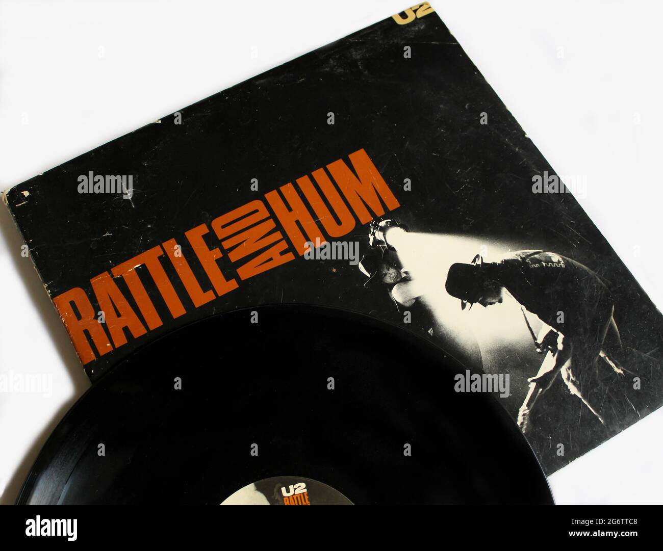 Le groupe de rock irlandais U2 live Music album sur vinyle disque LP. L'enregistrement est appelé Rattle et Hum. Couverture de l'album Banque D'Images