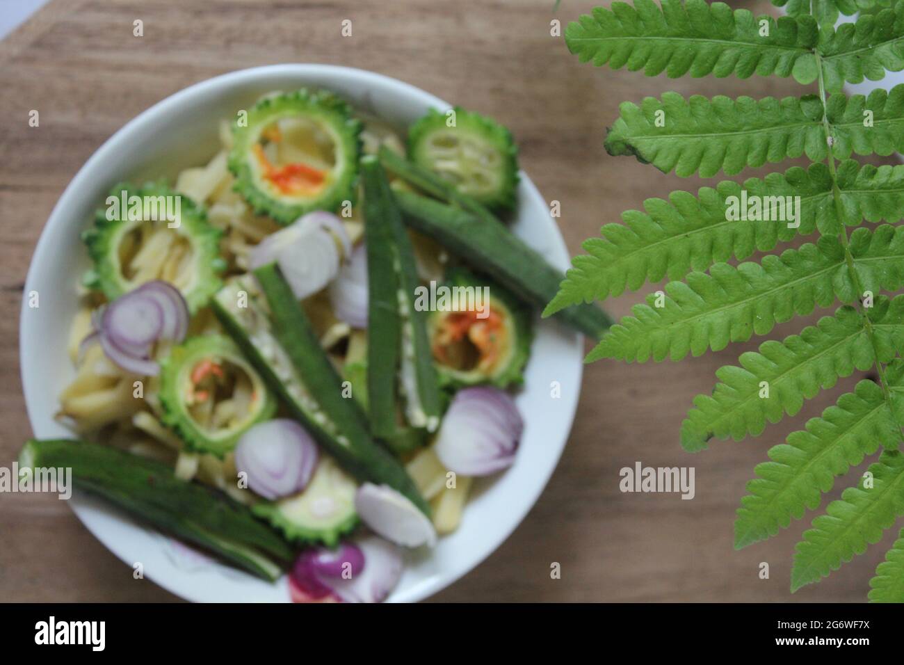 Légumes mélangés sur plat, légumes mélangés pour une bonne santé, vue de dessus, image de nouveau stock de légumes comme vous le souhaitez Banque D'Images