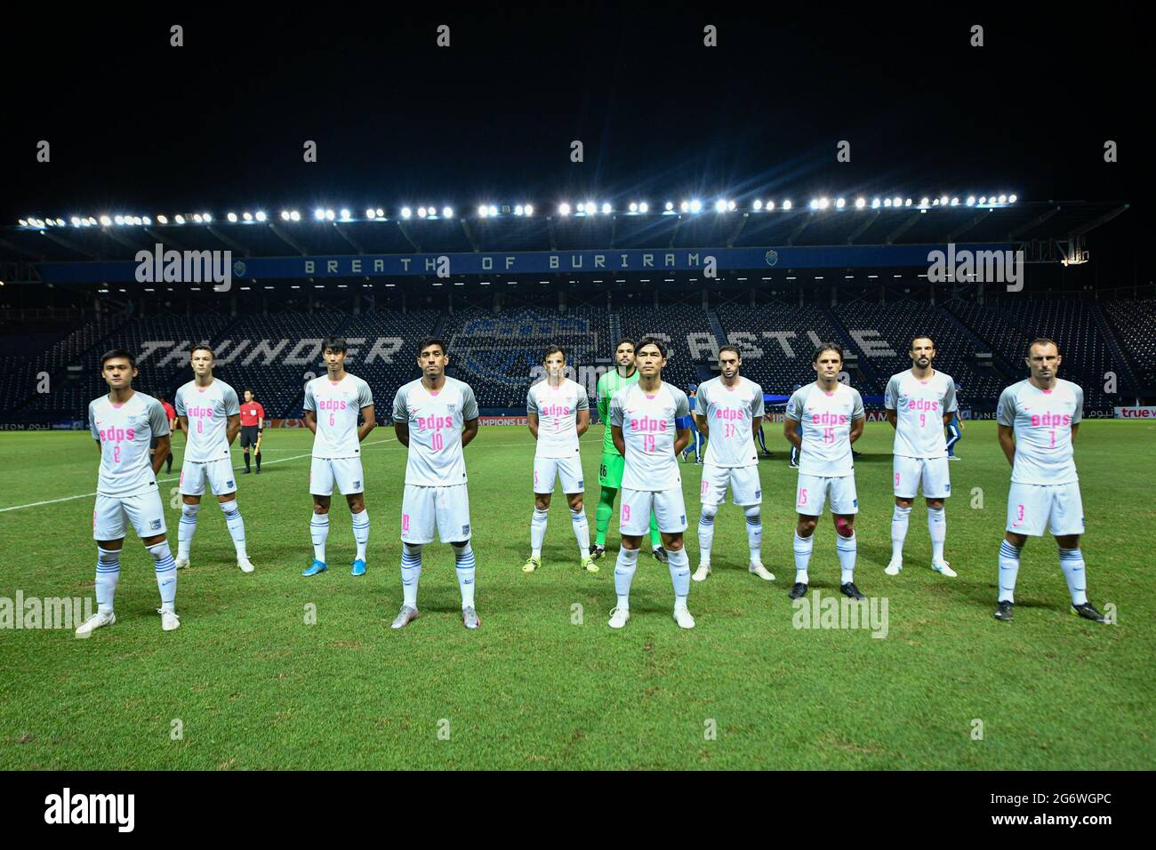 Buriram, Thaïlande. 06e juillet 2021. Les joueurs de Kitchee SC posent pour une photo avant le match du groupe J de la Ligue des champions de l'AFC 2021 entre Port FC et Kitchee SC au stade Buriram. (Note finale; Port FC 1:1Kitchee SC) (photo par Amphol Thongmueangluang/SOPA I/Sipa USA) crédit: SIPA USA/Alay Live News Banque D'Images