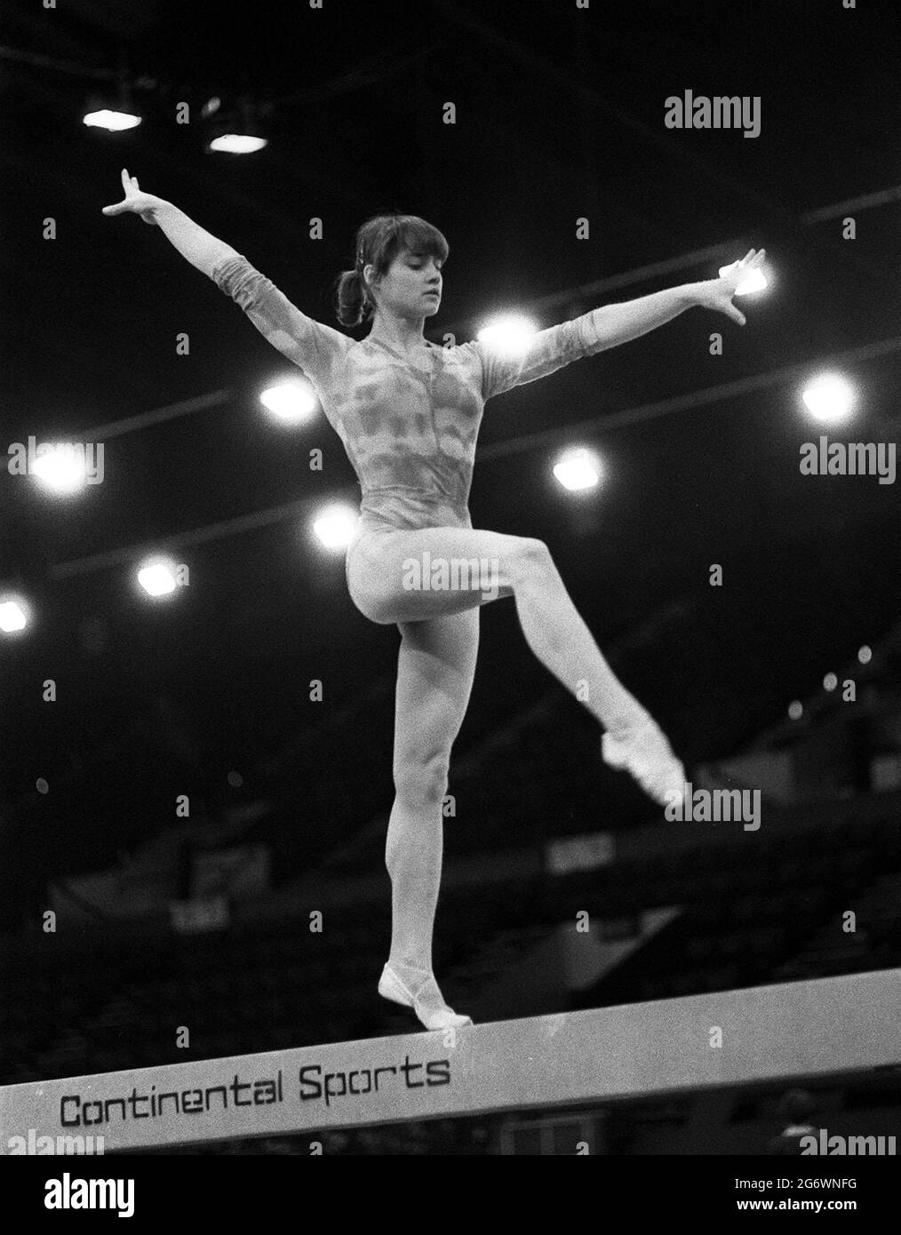 Photo du dossier datée du 11-05-1979, du gymnaste roumain Nadia Comaneci, championne mondiale et championne olympique de la poutre. Date de publication : vendredi 9 juillet 2021. Banque D'Images