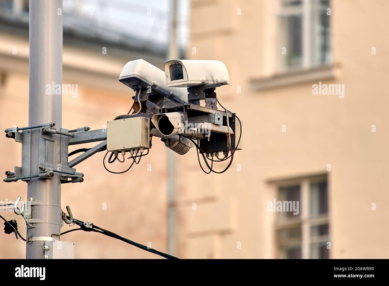 caméra de vidéosurveillance montée sur un poteau Banque D'Images