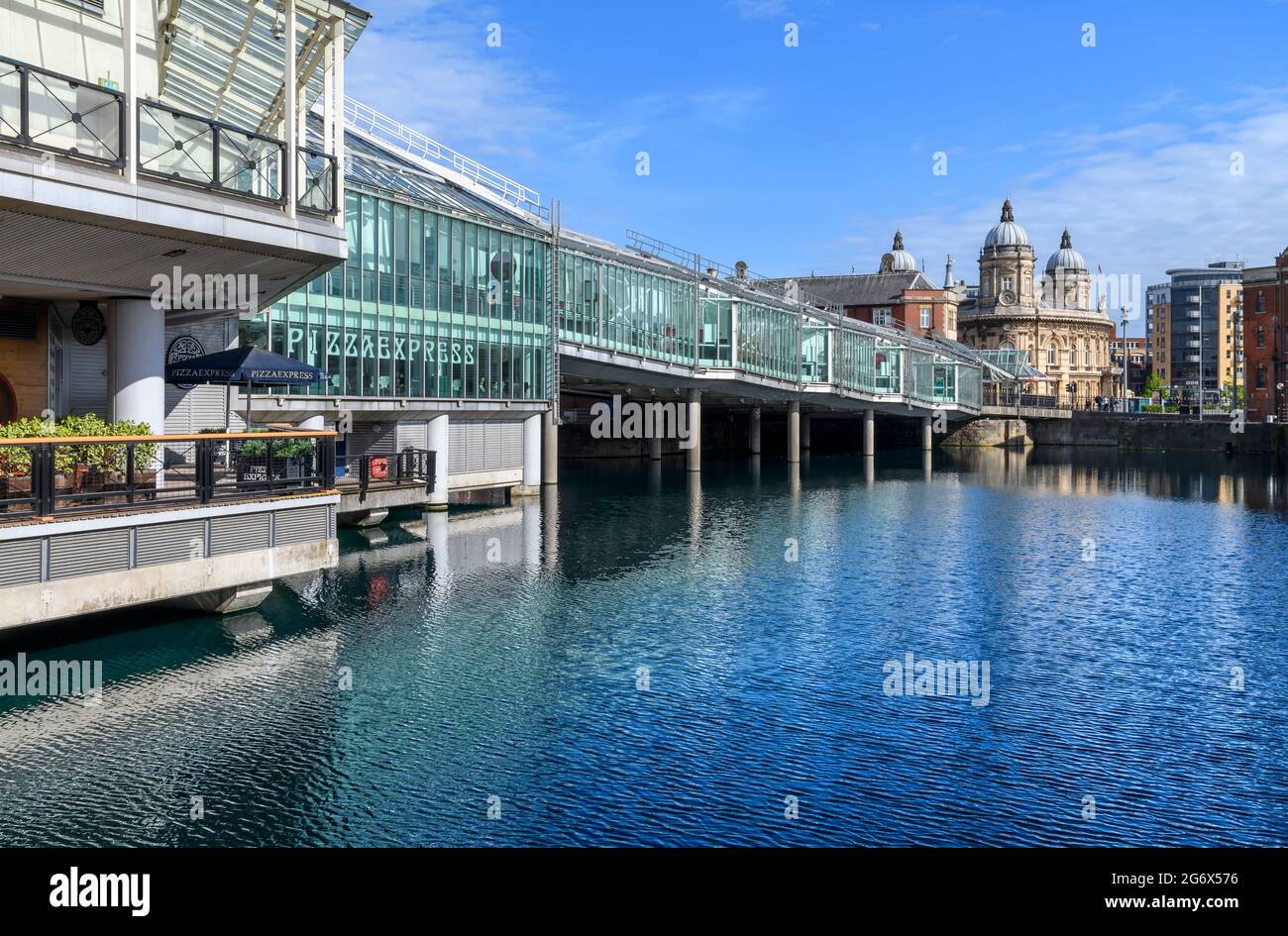 Centre commercial Princes Quay près de la marina de Hull. Le centre est construit sur des pilotis au-dessus de Prince's Dock d'après lequel il est nommé. Il a été ouvert en 1991. Banque D'Images