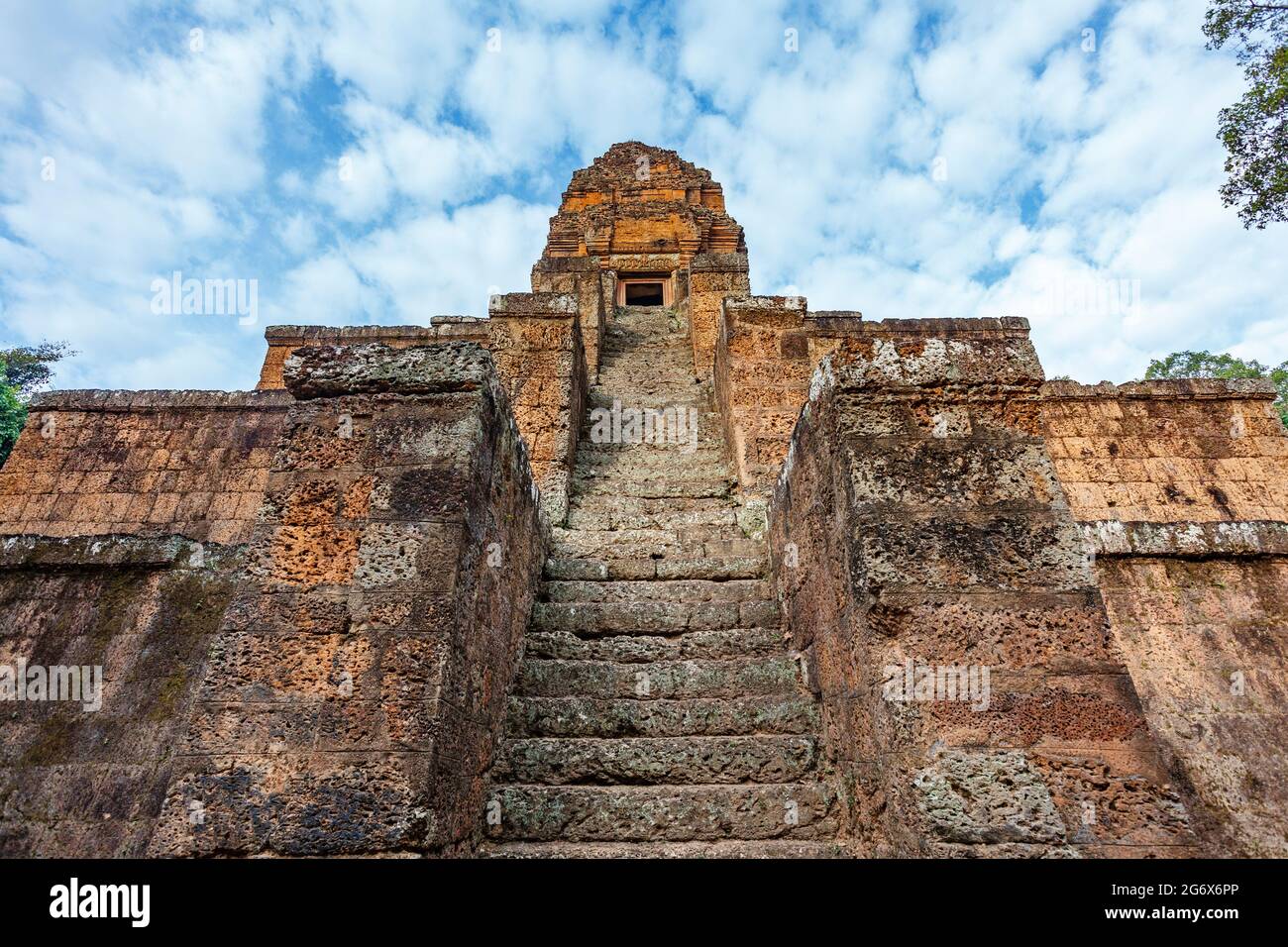 Le temple de Baksei Chamkrong est un petit temple hindou situé dans le complexe d'Angkor, province de Siem Reap, Cambodge, Asie Banque D'Images