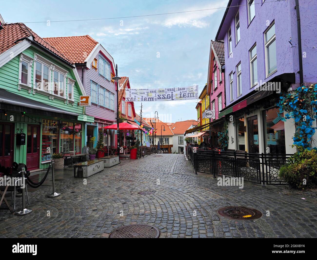 Rues et port de la vieille ville de Stavanger Norvège avec des bâtiments historiques en bois Banque D'Images