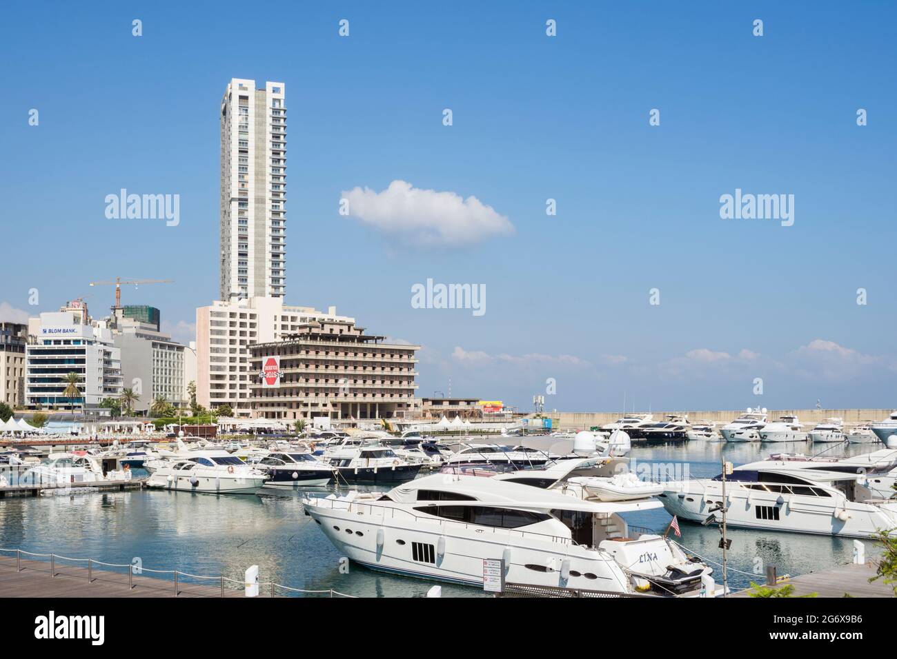 Baie de Saint George également connue sous le nom de baie de Zaitunay, Beyrouth, Liban Banque D'Images