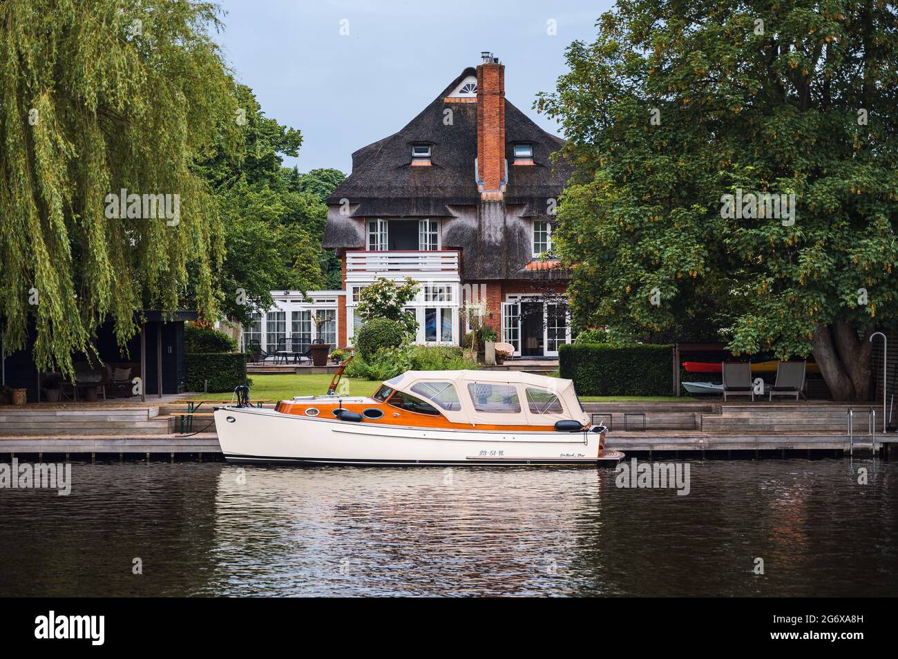 BERLIN, ALLEMAGNE - septembre 2018 : Chevrolet Chevelle 1968 en noir devant d'autres voitures classiques Banque D'Images
