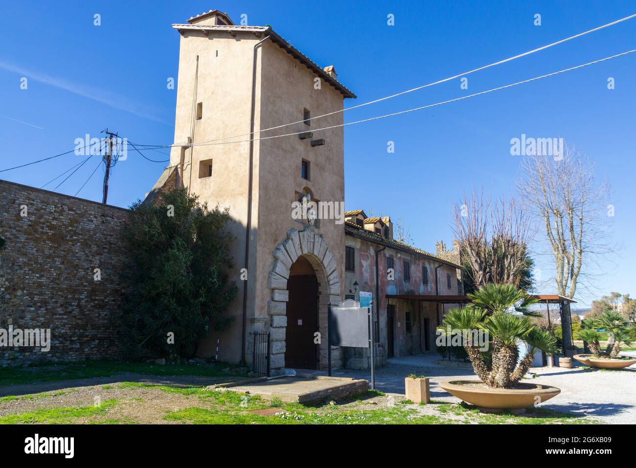 Entrée du village médiéval de Santa Severa (commune de Santa Marinella) situé le long de l'ancienne via Aurelia près de Rome en face de la Tyrrhen Banque D'Images