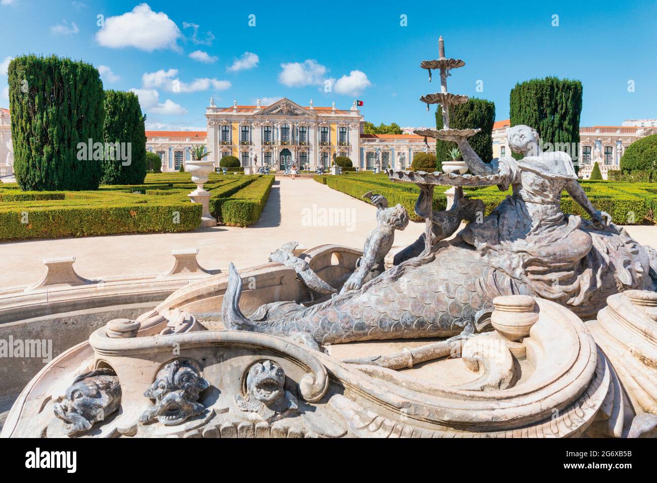 Palais de Queluz, municipalité de Sintra, Portugal. La façade matrimoniale. La construction du palais a commencé en 1747 sous la supervision de l'arc portugais Banque D'Images