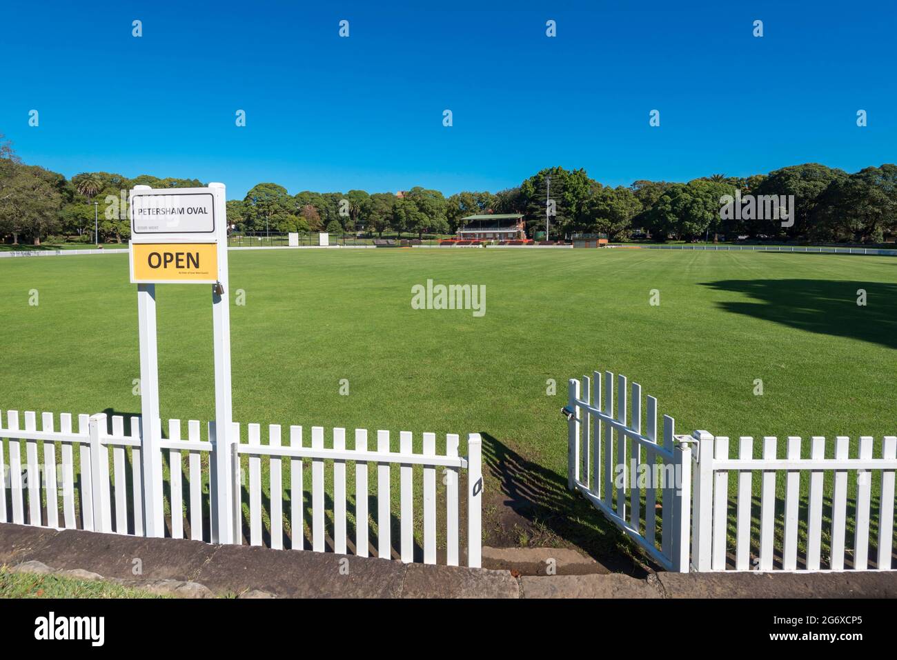 PETERSHAM Park et OVAL dans le centre-ouest de Sydney a repris en 1887 et un ovale de cricket a été mis en place en 1891. Un kiosque à musique rotunda a été construit en 1902 Banque D'Images