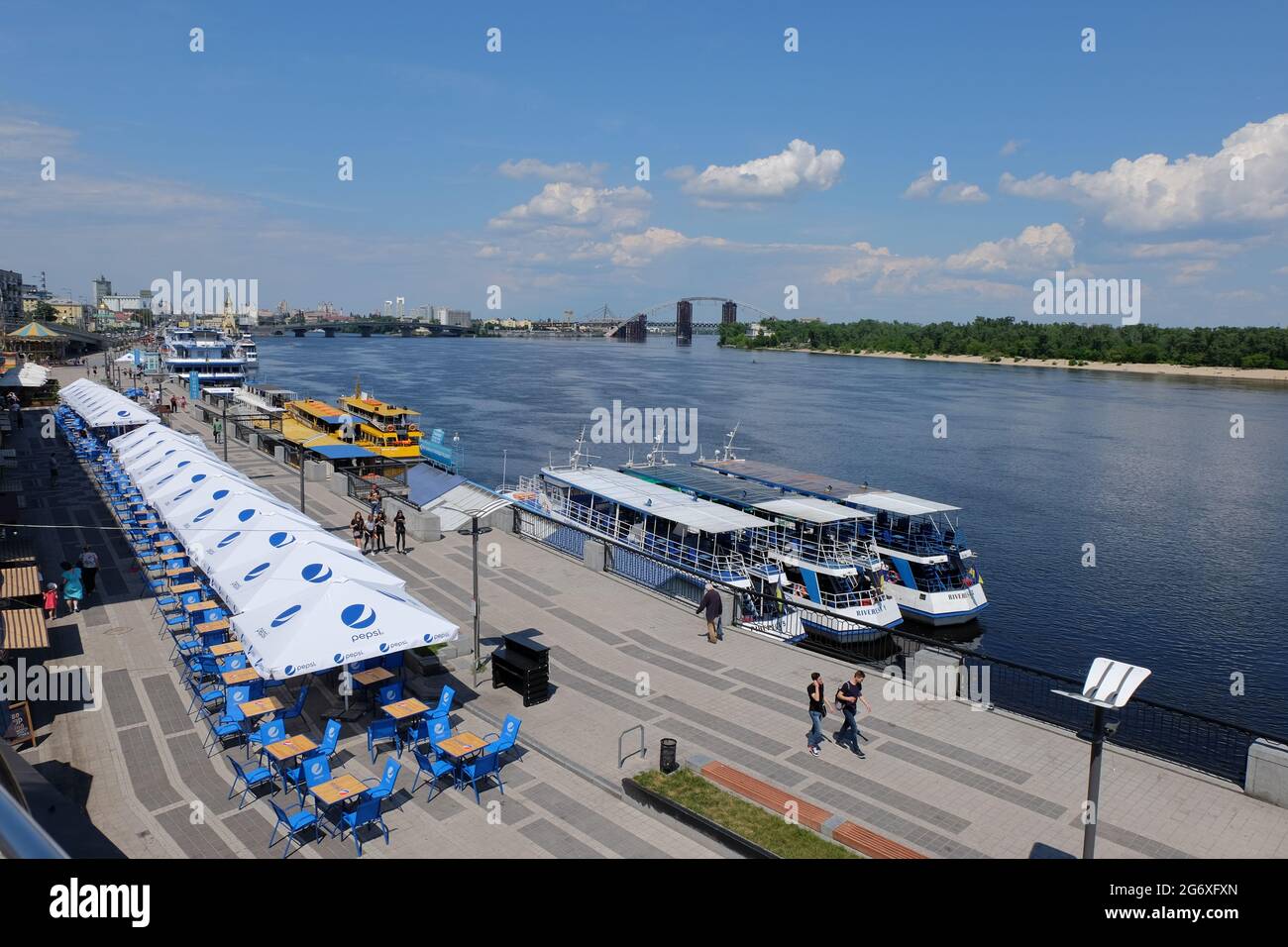 Quel Est Le Plus Long Fleuve Deurope Le fleuve Dniepr , l'un des plus longs d'Europe qui coulent quelque 2,290  km des collines de Valdai en Russie jusqu'à la mer Noire, est important  pour l'économie de l'Ukraine Photo Stock -
