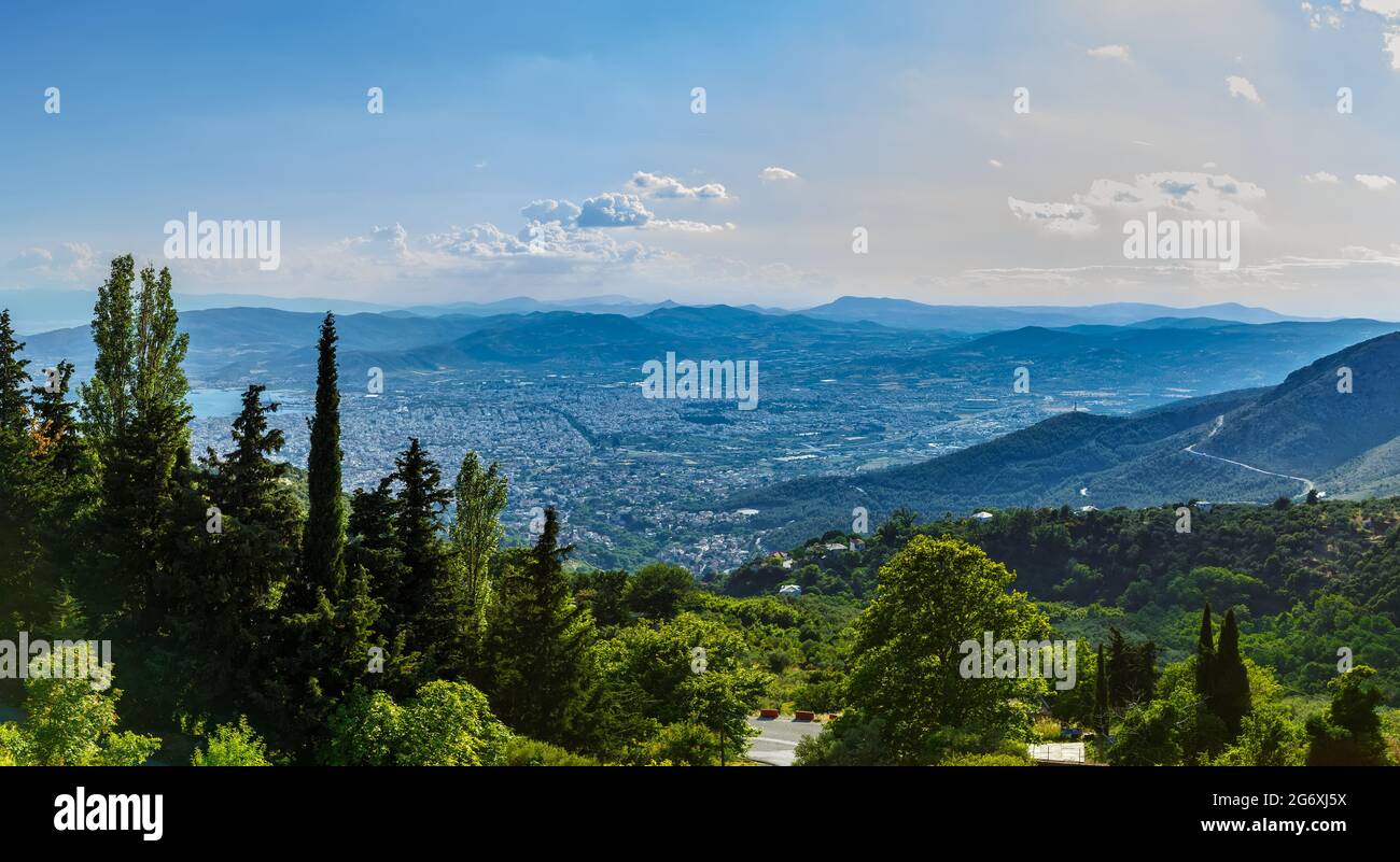 Vue sur la ville de Volos depuis le mont Pélion, Grèce Banque D'Images