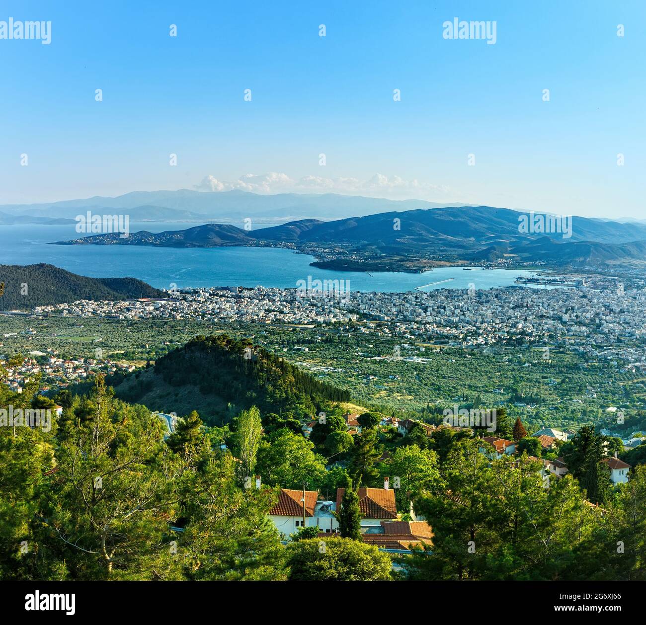 Vue sur la ville de Volos depuis le mont Pélion, Grèce Banque D'Images