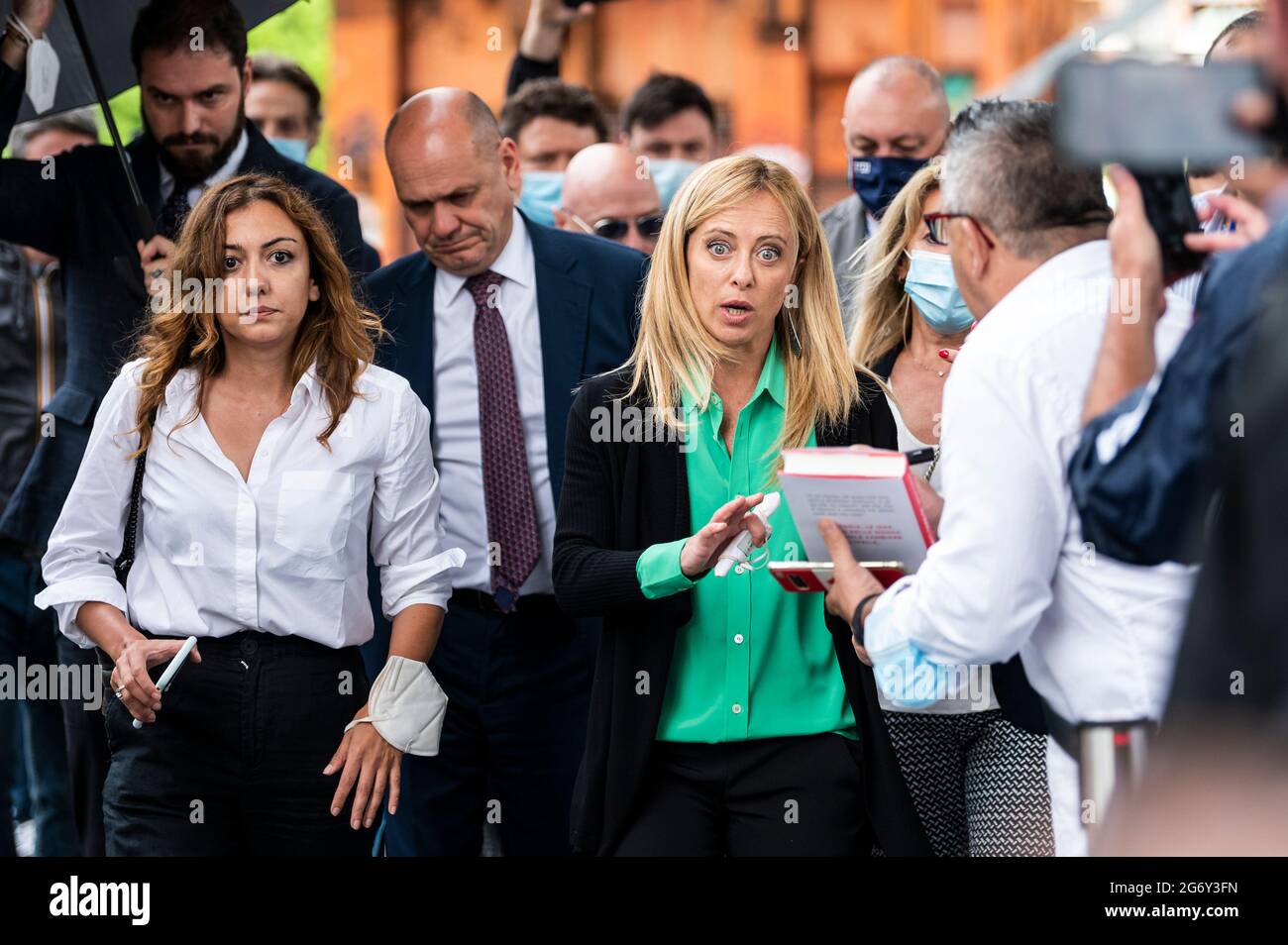 Turin, Italie. 08 juillet 2021. Giorgia Meloni, Présidente de Fratelli d'Italia (Frères d'Italie), réagit lors d'une présentation de son livre 'IO sono Giorgia' (je suis Giorgia). Credit: Nicolò Campo/Alay Live News Banque D'Images