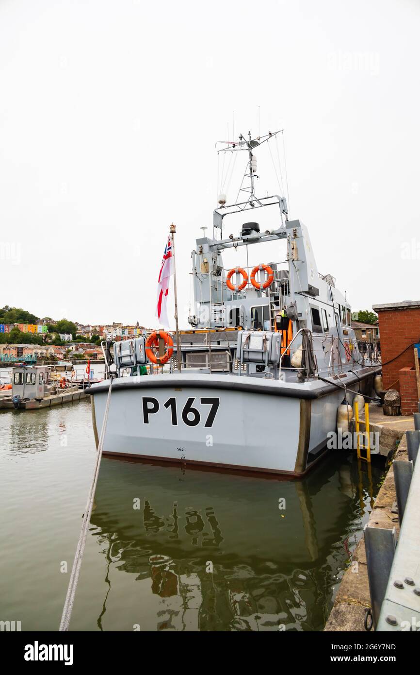 HMS exploit, P167, navire de patrouille côtière de la classe Archer, amarré dans le chantier naval d'Underfall, à Bristol Harbour. Ville de Bristol, Angleterre Banque D'Images