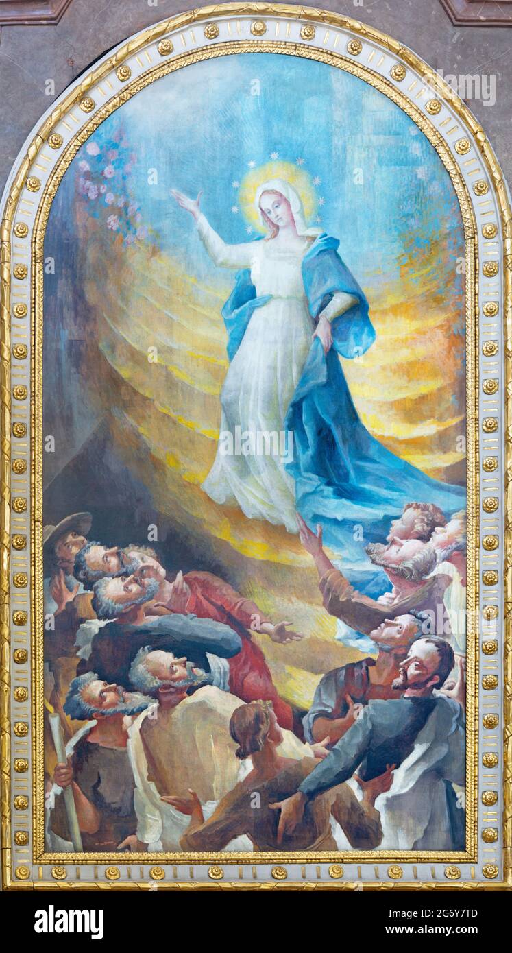 VIENNE, AUSTIRA - JUNI 24, 2021: La peinture de l'Assomption de la Vierge Marie dans l'église Kalvarienbergkirche par Hans Alexander Brunner (1962). Banque D'Images