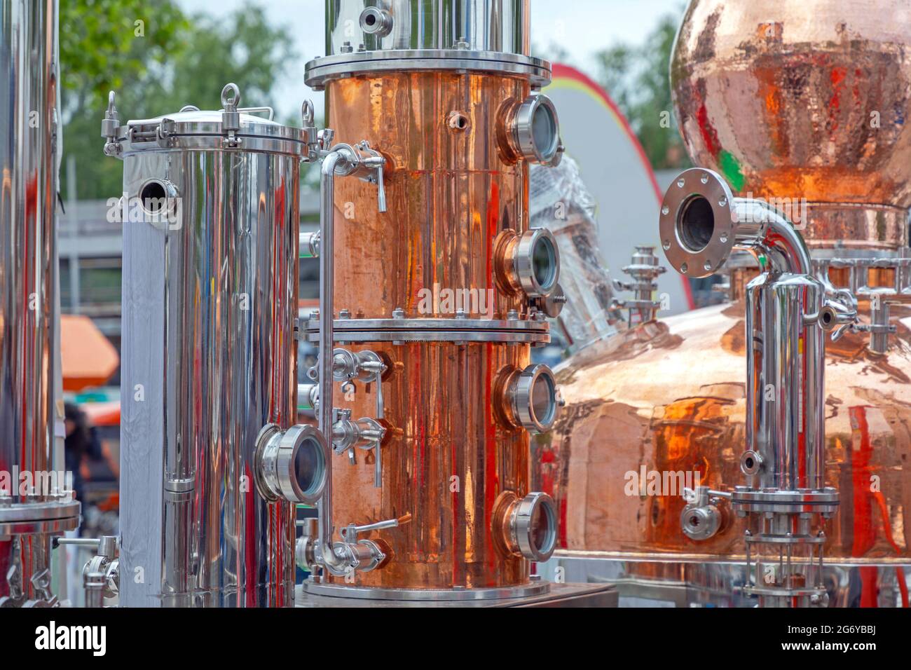 Equipement de distillateur en cuivre pour la distillerie d'alcool dans la brasserie Banque D'Images