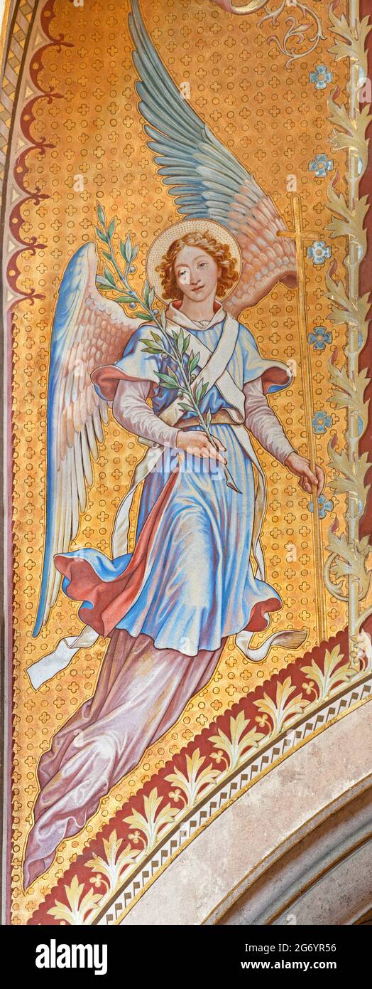 VIENNE, AUSTIRA - JUNI 24, 2021: La fresque de l'ange avec la fleur dans l'église Votivkirche par les frères Carl et Franz Jobst (sc. Moitié de 19. Cent. Banque D'Images