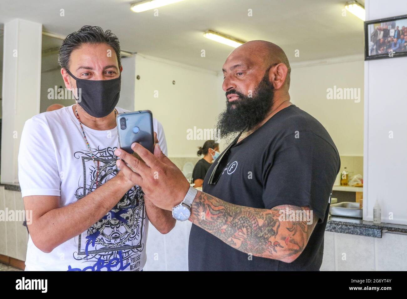 Espagne. 09e juillet 2021. 9 juillet 2021: 9 juillet 2021 (Malaga) cette année, la Biennale d'art Flamenco de Malaga a un aspect social marqué. Avec le cycle Referentes, vise à apporter les figures de cet art aux quartiers les plus défavorisés de la capitale. Le danseur Antonio El Pipa a été au centre civique de Palma-Palmilla. Ce célèbre danseur sait que le flamenco ouvre ses portes et qu'il s'agit d'une sortie professionnelle. La Chaire de Flamencologie, CaixaBank et la Biennale encouragent ce projet d'intégration sociale par le biais du flamenco. Antonio El Pipa a également été à ER Banco Gueno et la casa de Banque D'Images