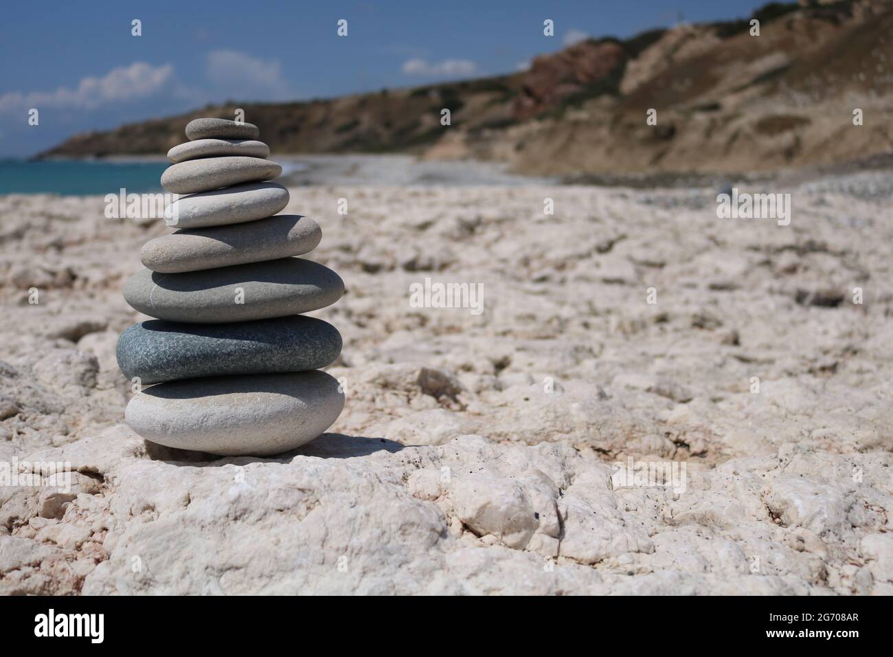 Pierres Zen près d'une plage, Aphrodite's Rock, Chypre Banque D'Images