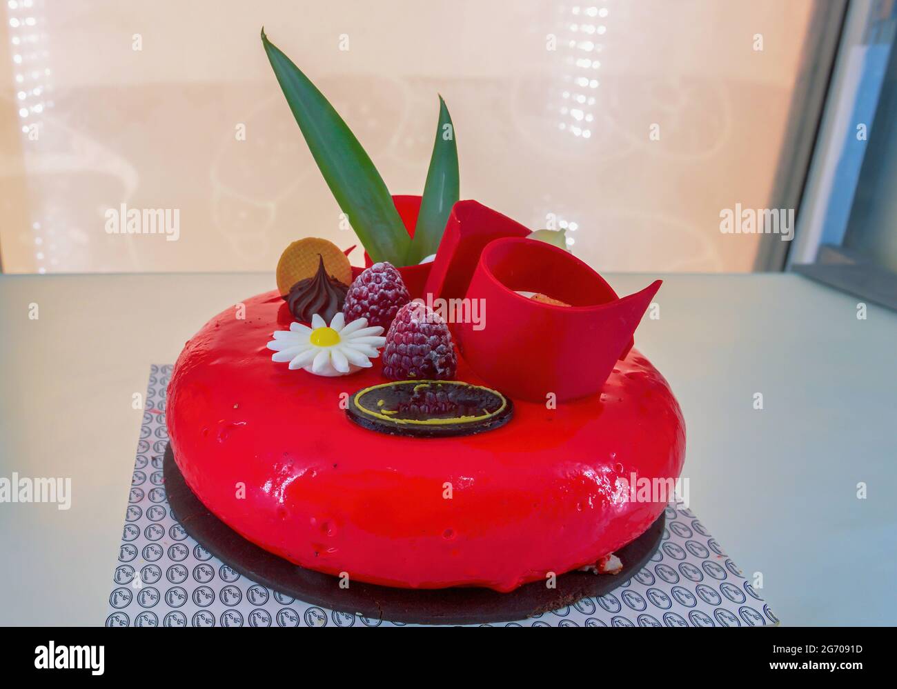Gateau Au Yaourt Aux Fruits Garniture De Fruits A Base De Creme Et De Yaourt Recouverte De Gelee Framboises Mures Framboises Et Oranges Photo Stock Alamy Gateau Au Yaourt Aux Fruits Garniture De Fruits A Base De Creme Et De Yaourt Recouverte De Gelee Framboises Mures Framboises Et Oranges Photo Stock Alamy