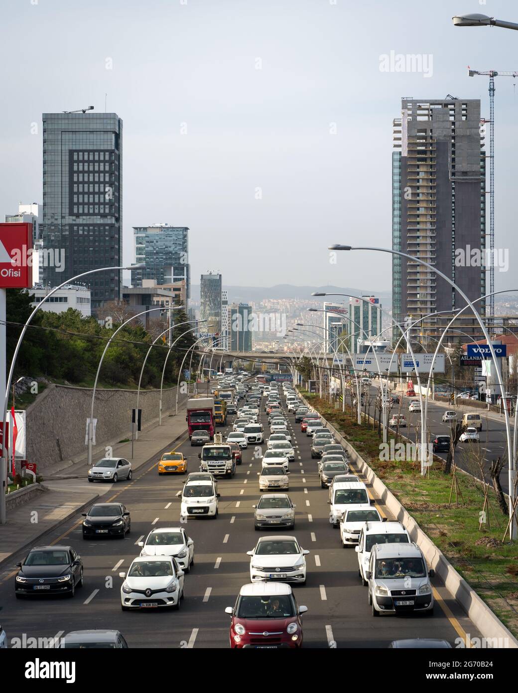 Ankara, Turquie - avril 28 2021 : densité de la circulation sur l'autoroute Banque D'Images
