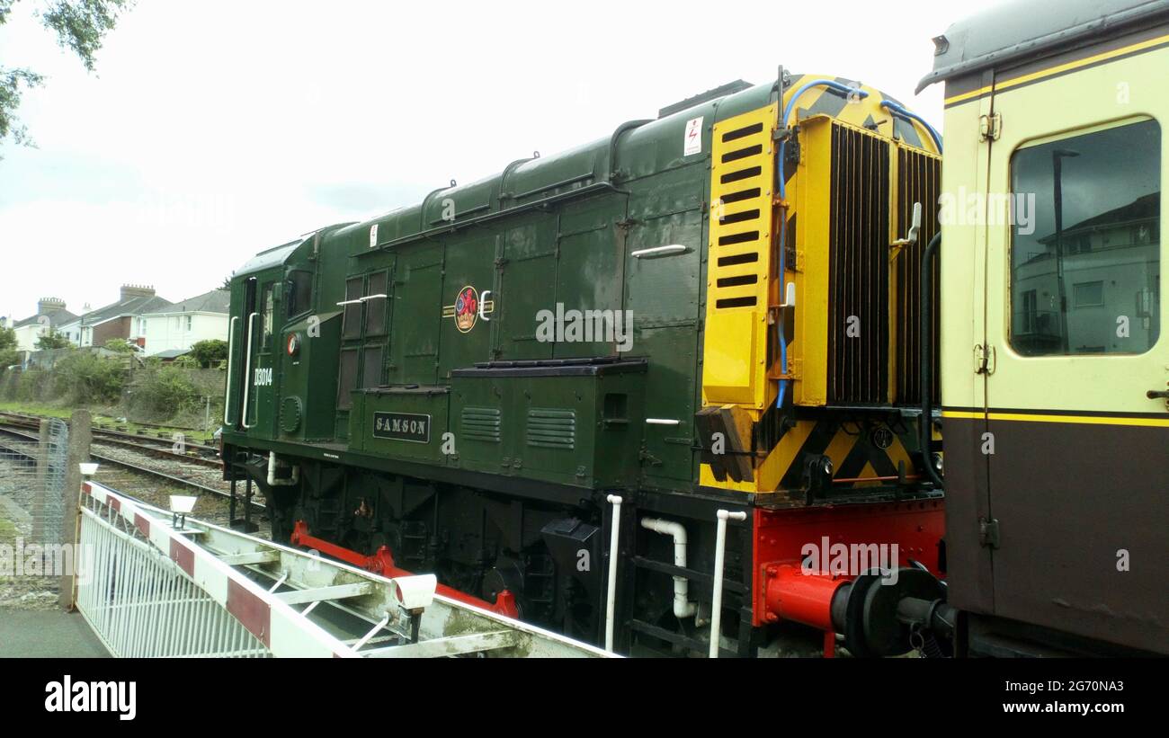 BR Classe 08 Locotracteur le moteur D3014 ' 'Samson au passage à niveau de la route des sables bitumineux, Paignton, Devon, Angleterre. Banque D'Images