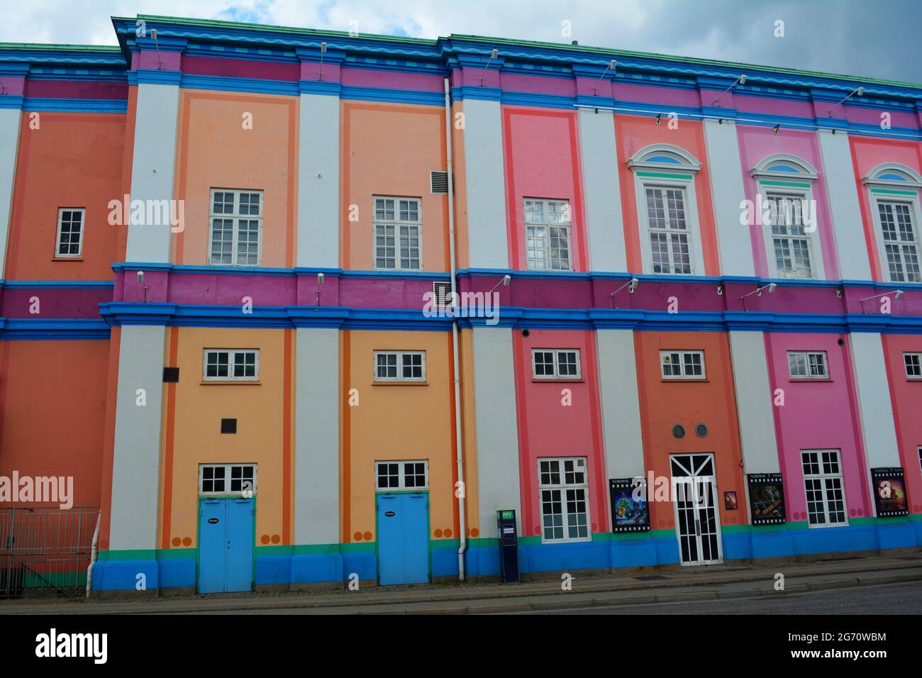 Copenhague, Danemark - juillet 2021 : murs extérieurs peints en couleurs des Palads Teatret (Nordisk film Biografer Palads) en une journée sombre Banque D'Images