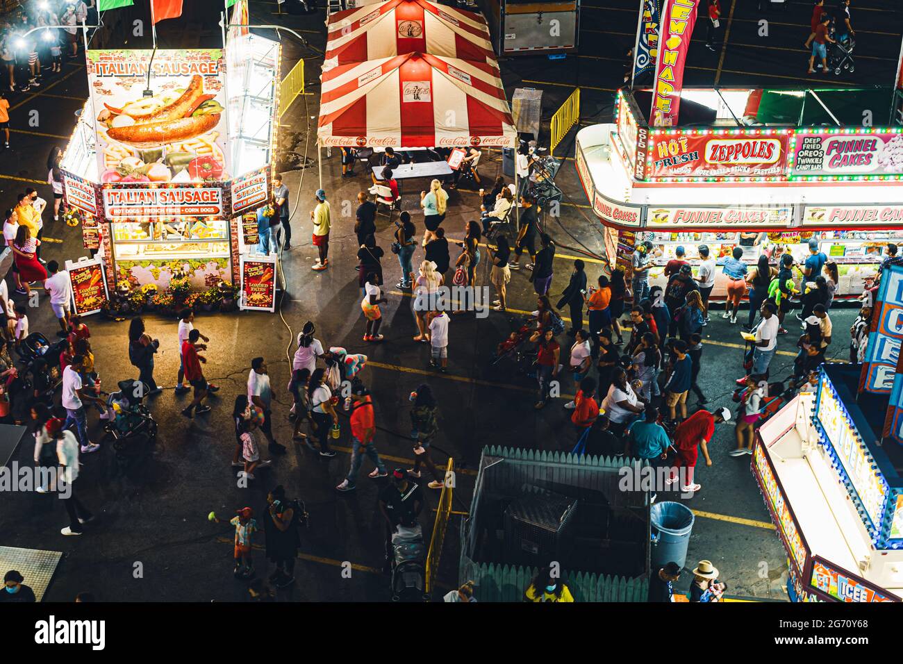 Vue Arial d'une section de vendeurs de nourriture de carnaval. Banque D'Images