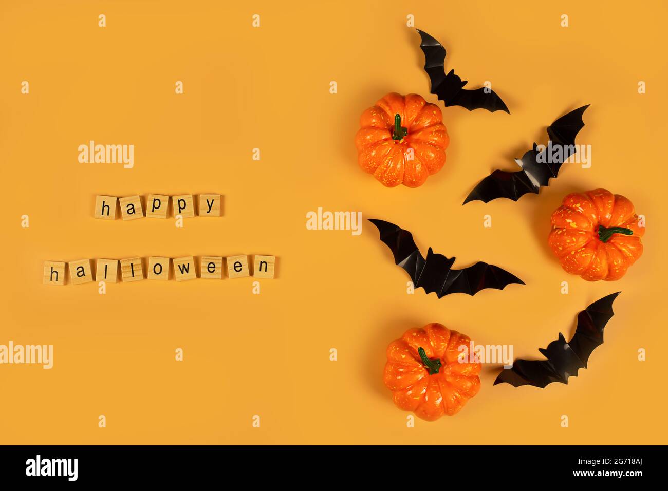 Joyeux halloween sur fond orange. Symbole offre spéciale. Concept de célébration. Banque D'Images