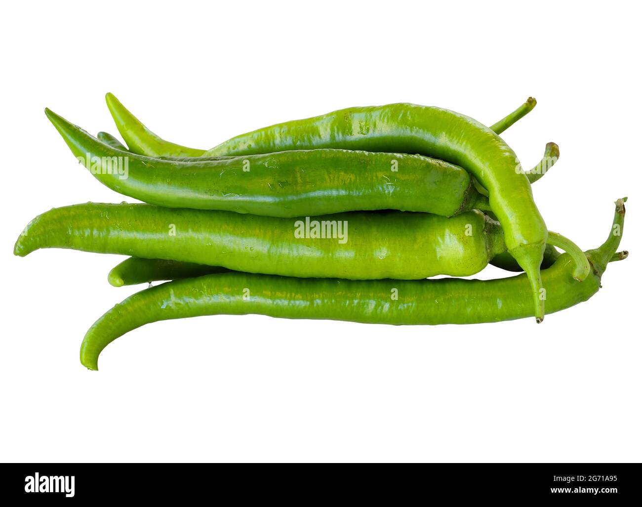 Piment vert isolé sur fond blanc. Chemin d'écrêtage au poivre noir. Banque D'Images