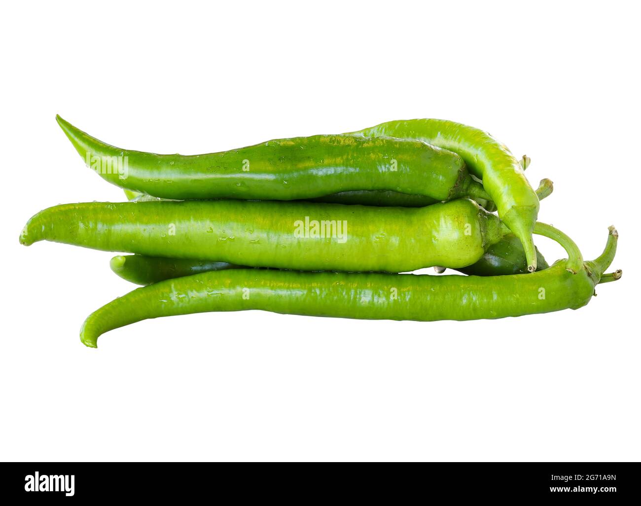 Piment vert isolé sur fond blanc. Chemin d'écrêtage au poivre noir. Banque D'Images