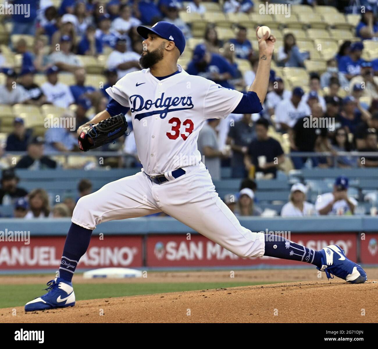 Los Angeles, États-Unis. 10 juillet 2021. Los Angeles Dodgers départ le lanceur David Price se termine pour livrer contre les Arizona Diamondbacks pendant le deuxième repas au Dodger Stadium à Los Angeles le vendredi 9 juillet 2021. Price, qui a commencé son neuvième jeu de taureaux prévu de la saison, a lancé un haut de saison trois gains et 51 emplacements, obturant l'Arizona sur quatre coups, en frappant trois et en marchant un, avant de céder à la gauche-hander Darien Nunez pour commencer le quatrième. Photo de Jim Ruymen/UPI crédit: UPI/Alay Live News Banque D'Images