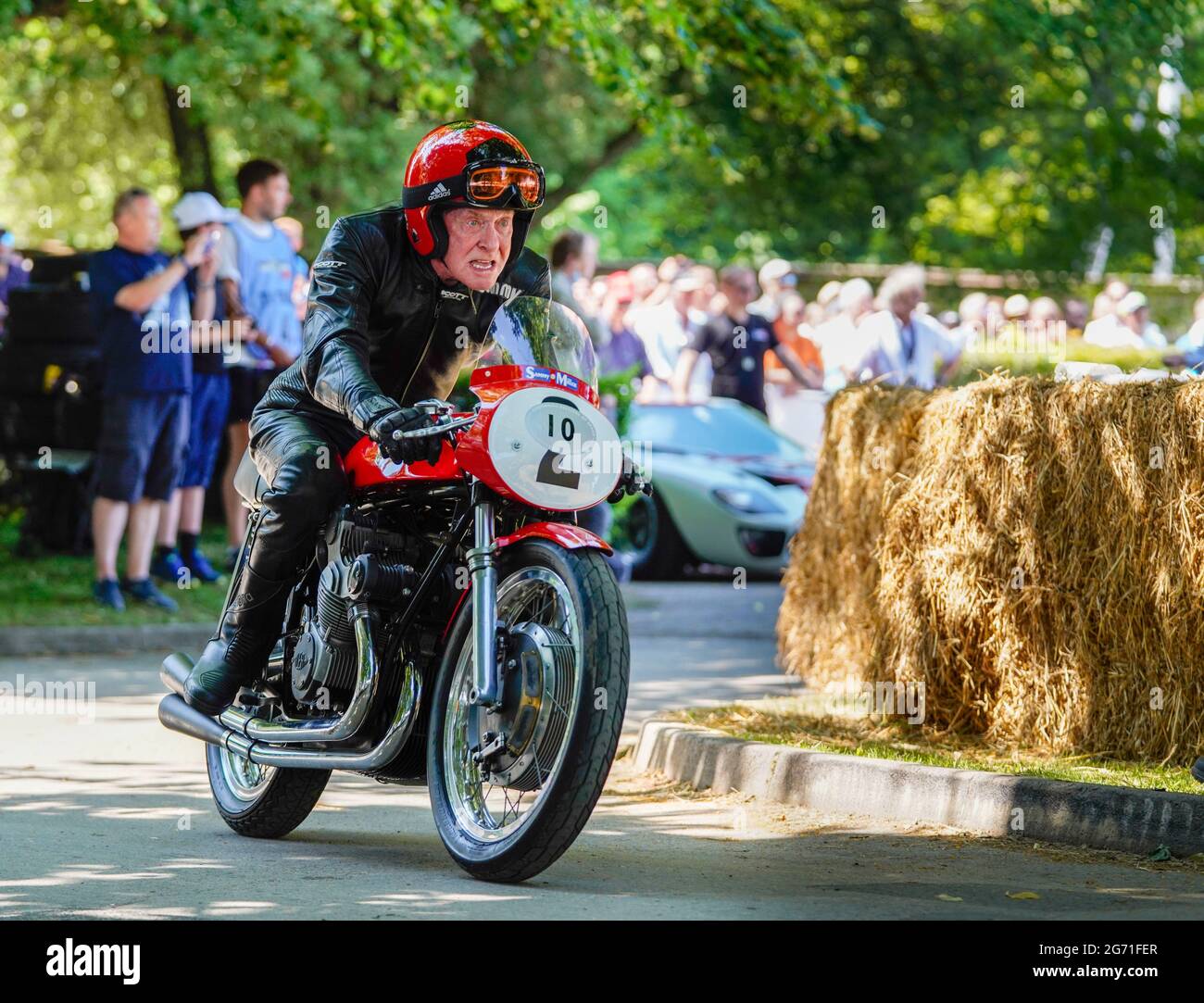 Sammy Miller, un ancien champion de moto âgé de 87 ans, participe à l'ascension de la colline au Goodwood Festival of Speed 2021: A Time Trial. Banque D'Images