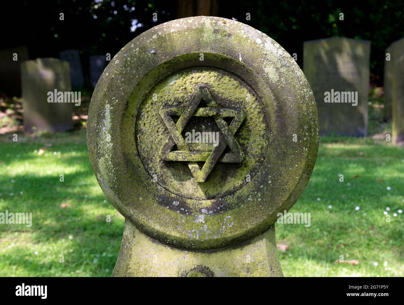 Star of David, détail pierre tombale, chantier naval Saint-Jean-Baptiste, Shenstone, Staffordshire, Angleterre, Royaume-Uni Banque D'Images