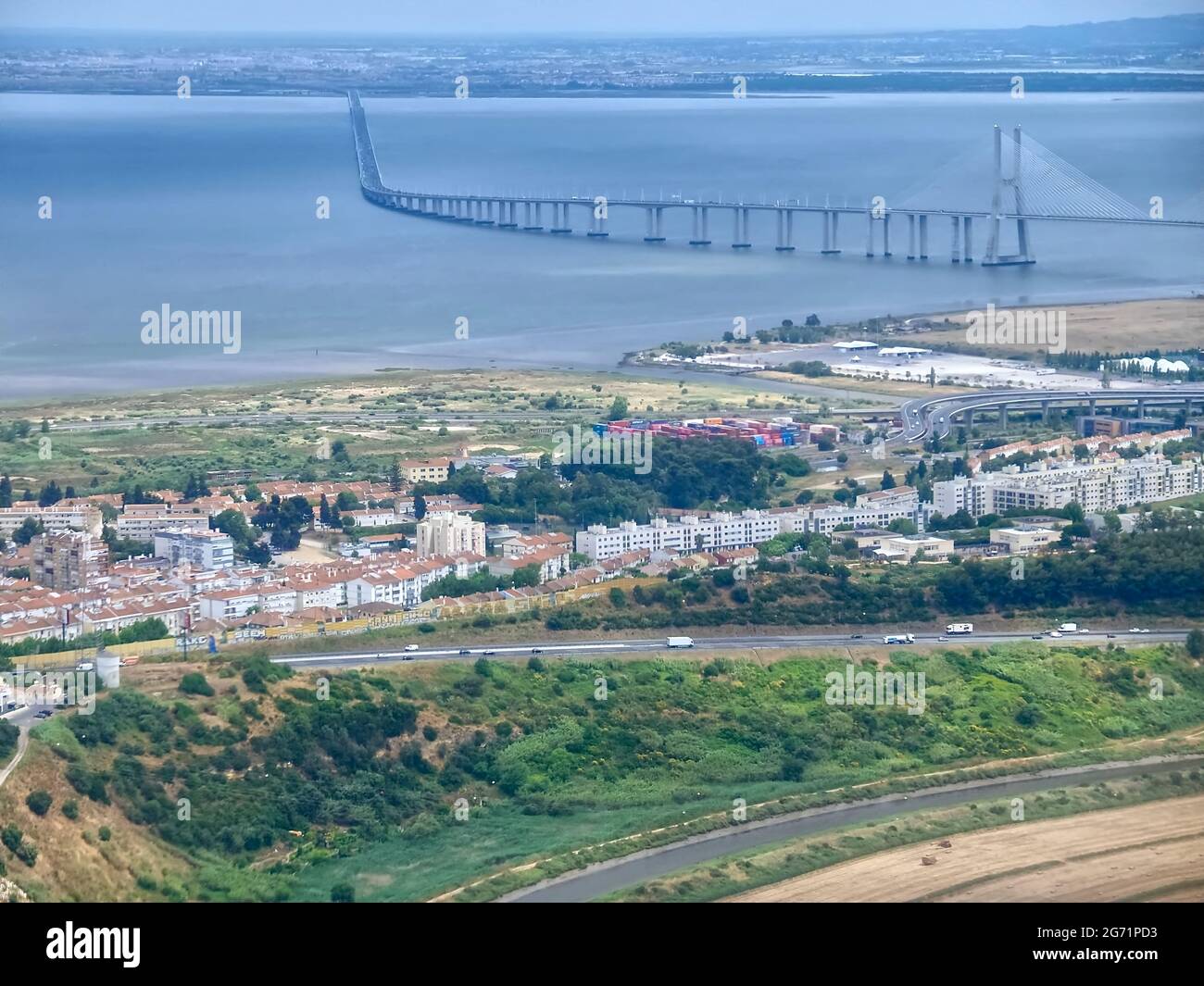 Vue aérienne de Lisbonne avec le pont Vasco da Gama Banque D'Images