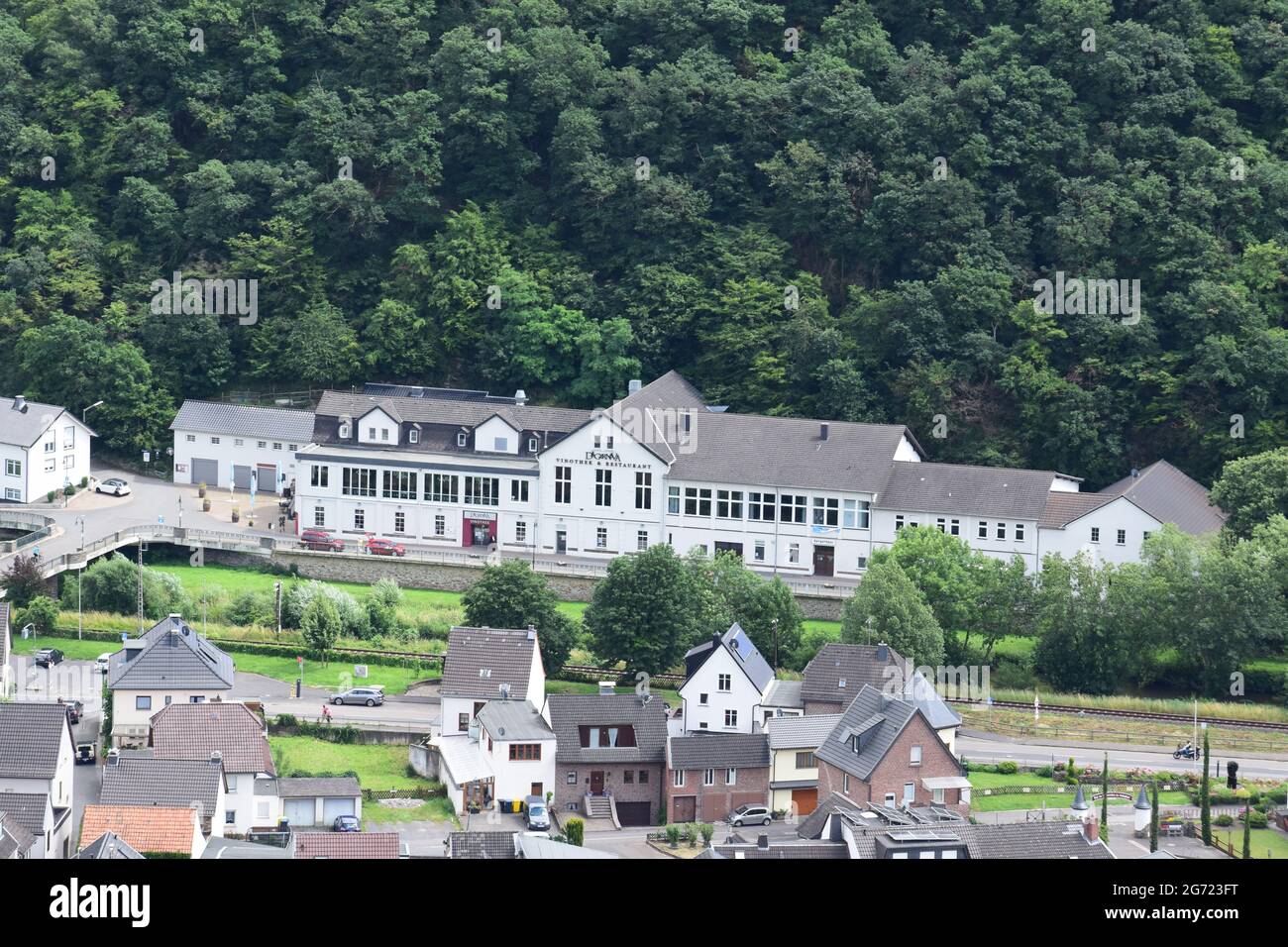 Ancienne gare dans le village viticole de Dernau an der Ahr pendant l'été 2021 avec la station d'essai de corona Banque D'Images