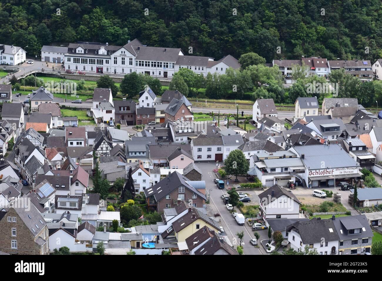 Ancienne gare dans le village viticole de Dernau an der Ahr pendant l'été 2021 avec la station d'essai de corona Banque D'Images