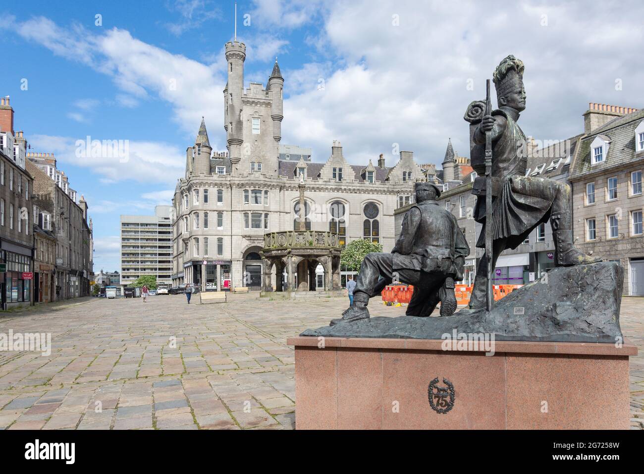 La Citadelle de l'Armée du Salut et Mercat Cross, Castlegate, Aberdeen, Aberdeenshire, Écosse, Royaume-Uni Banque D'Images