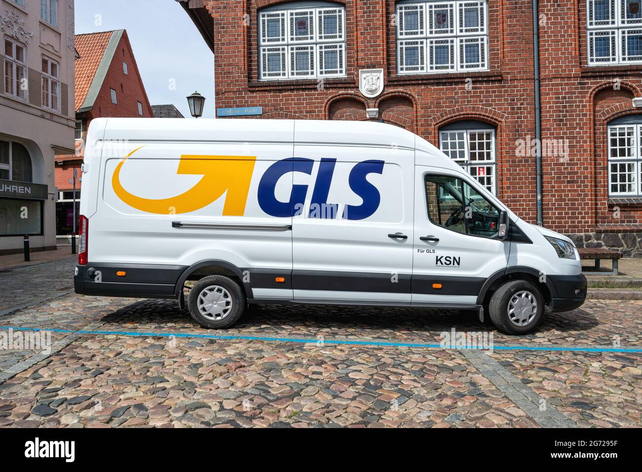 Livraison GLS van. General Logistics Systems B.V. a été fondée en 1999 et est une filiale de la poste britannique Royal Mail. Banque D'Images