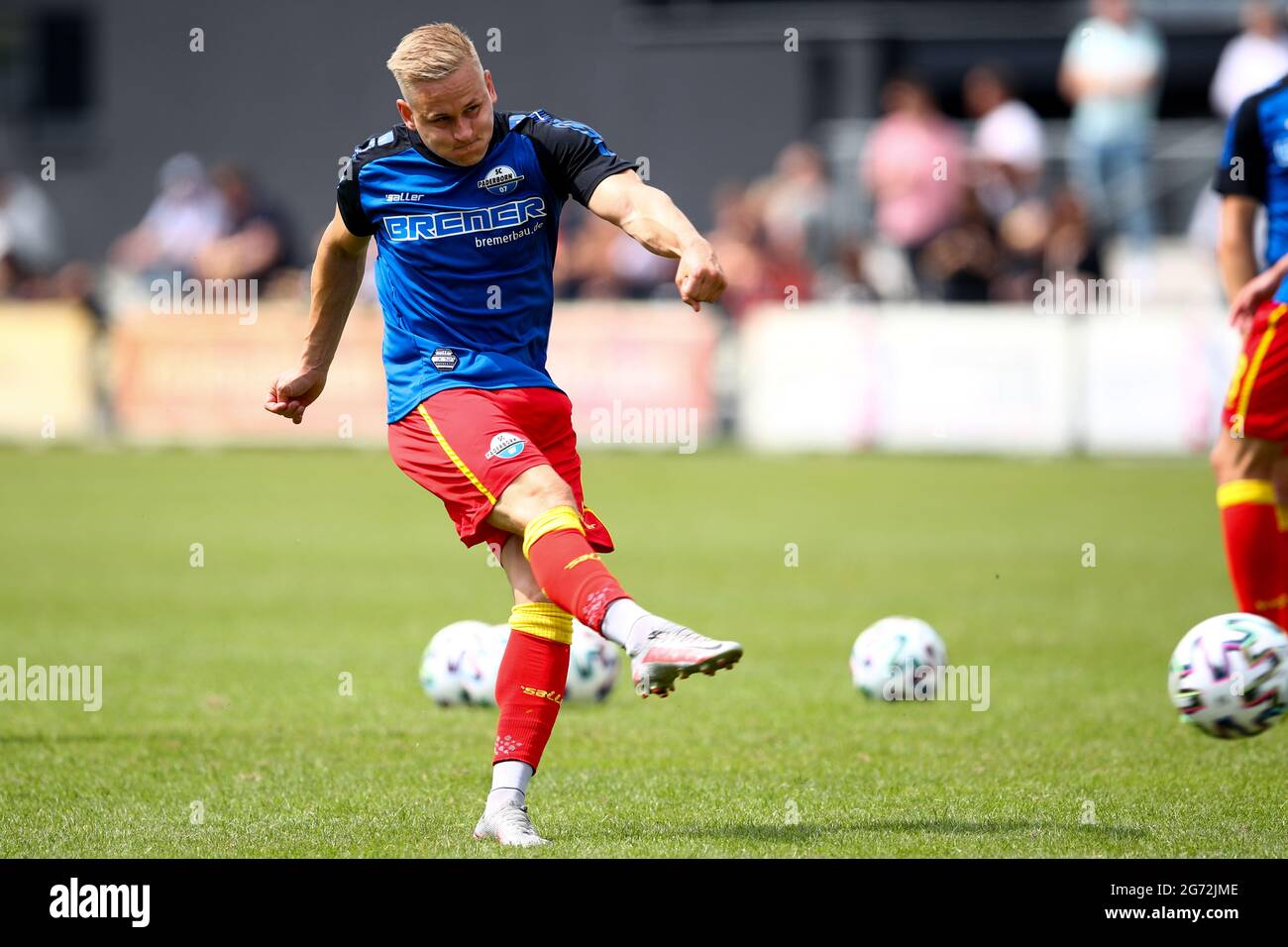 OLDENZAAL, PAYS-BAS - JUILLET 10: Kai Proger de Paderborn 07 s'échauffe lors du match Club friendly entre Paderborn 07 et Ajax au Sportpark Vondersweijde le 10 juillet 2021 à Oldenzaal, pays-Bas (photo de Ben gal/Orange Pictures) Banque D'Images