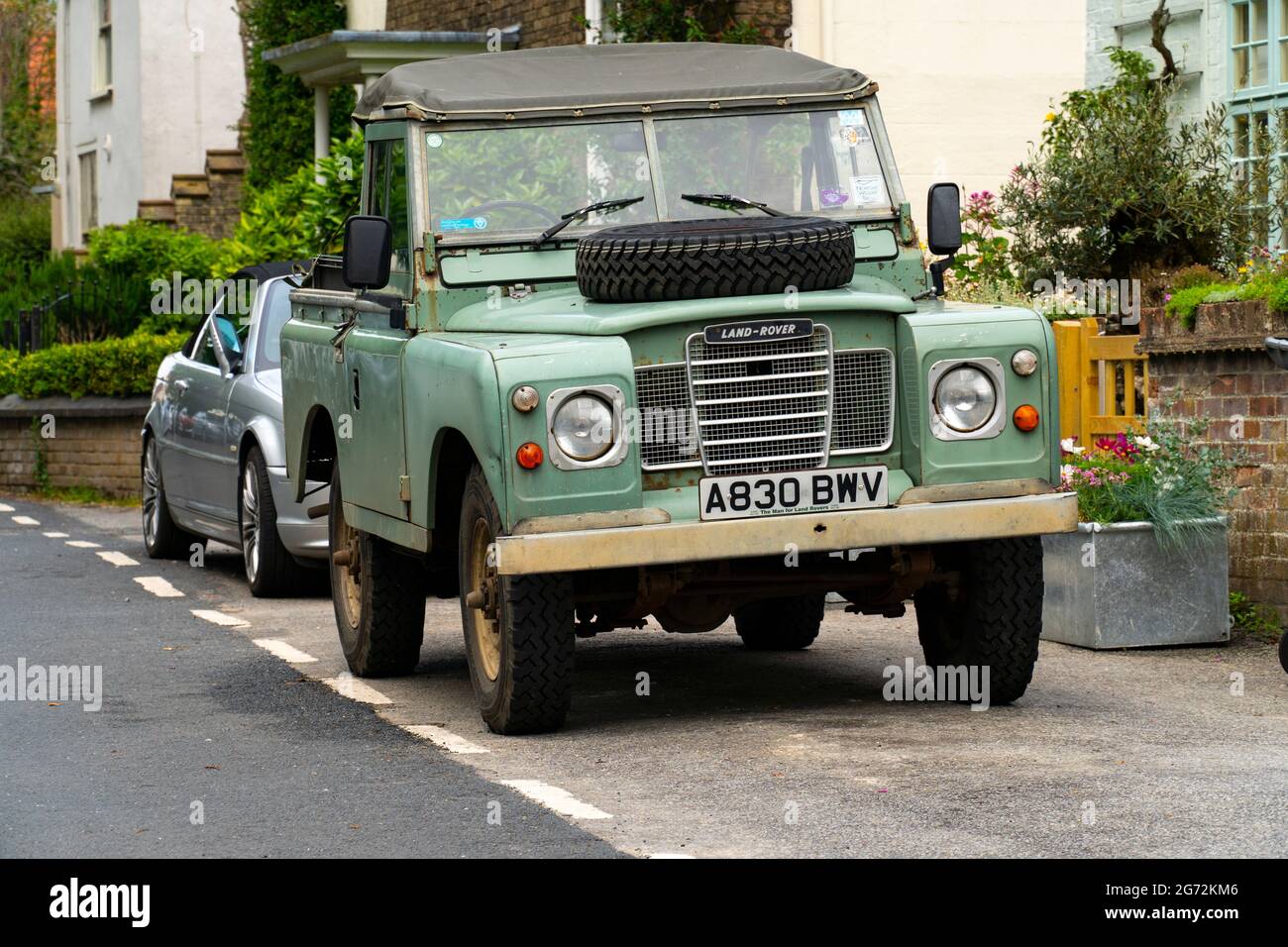 Ancienne voiture Land Rover d'époque Photo Stock - Alamy