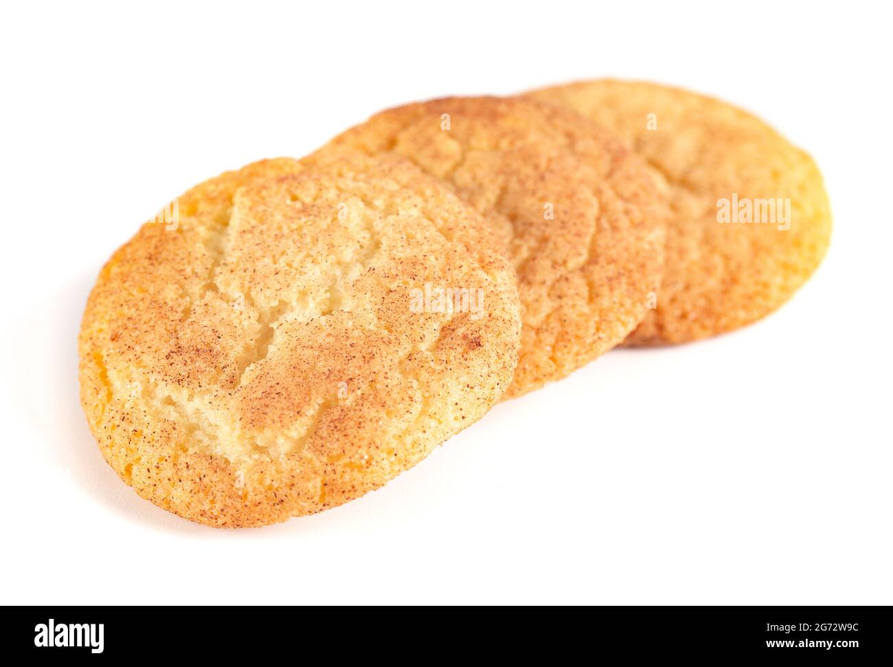 Biscuits Snickerdoodle classiques isolés sur fond blanc Banque D'Images