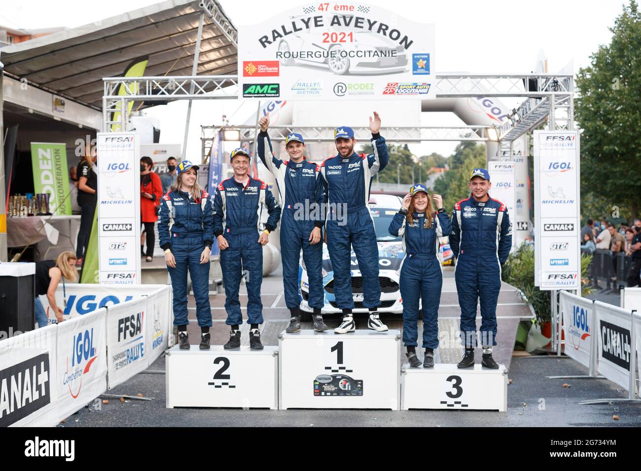 TODESCHINI Florent, BARRAL Florian, Ford Fiesta, portrait, DEYGAS Victor, CHARLES Mélodie, CHL SPORT AUTO, Ford Fiesta, portrait d'AGOSTINO Jordan, DESNOYER Alexia, Ford Fiesta, ambiance podium pendant le Rallye Aveyron Rouergue Occitanie 2021, 3e tour du Championnat de France des Rallyes 2021, du 8 juillet au 10 à Rodez, France - photo Grégory Lenorand / DPPI Banque D'Images