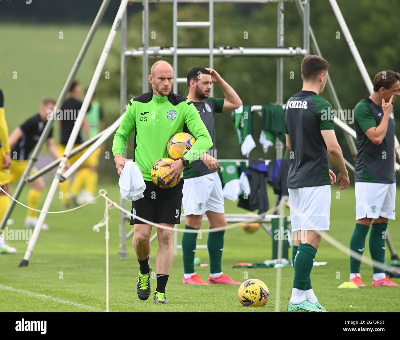 Tranent, Ormiston, East Lothian.Scotland. Royaume-Uni .3 juillet 21 Hibernian vs Dunfermline match amical avant la saison. David Gray Assist Coach de Hibernian F Banque D'Images