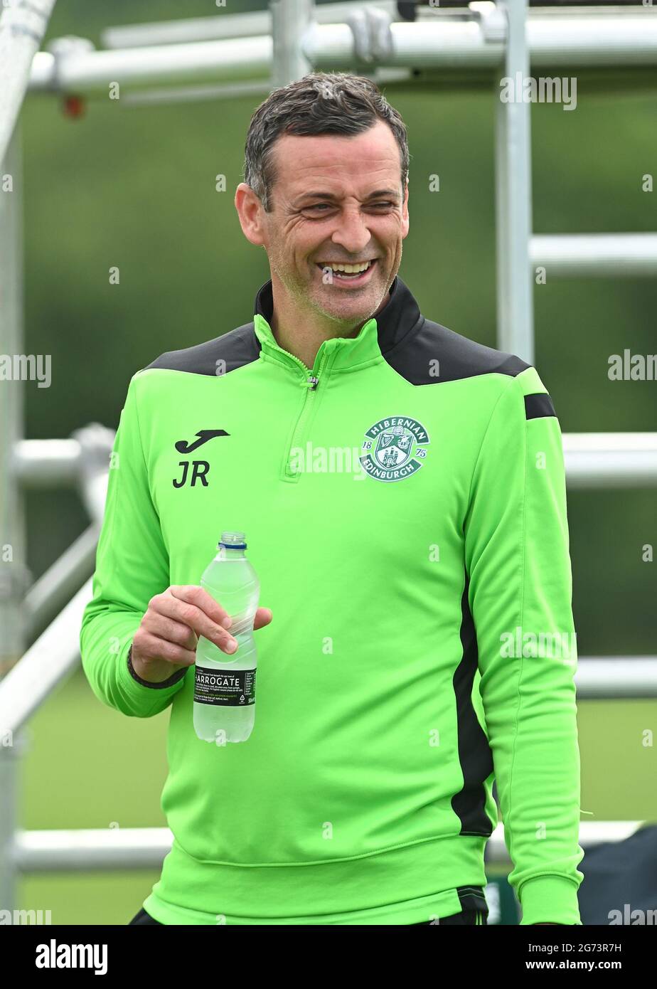 Tranent, Ormiston, East Lothian.Scotland. Royaume-Uni .3 juillet 21 Hibernian vs Dunfermline match amical avant la saison. Directeur du FC Hibernian, Jack Ross 2021-2 Banque D'Images