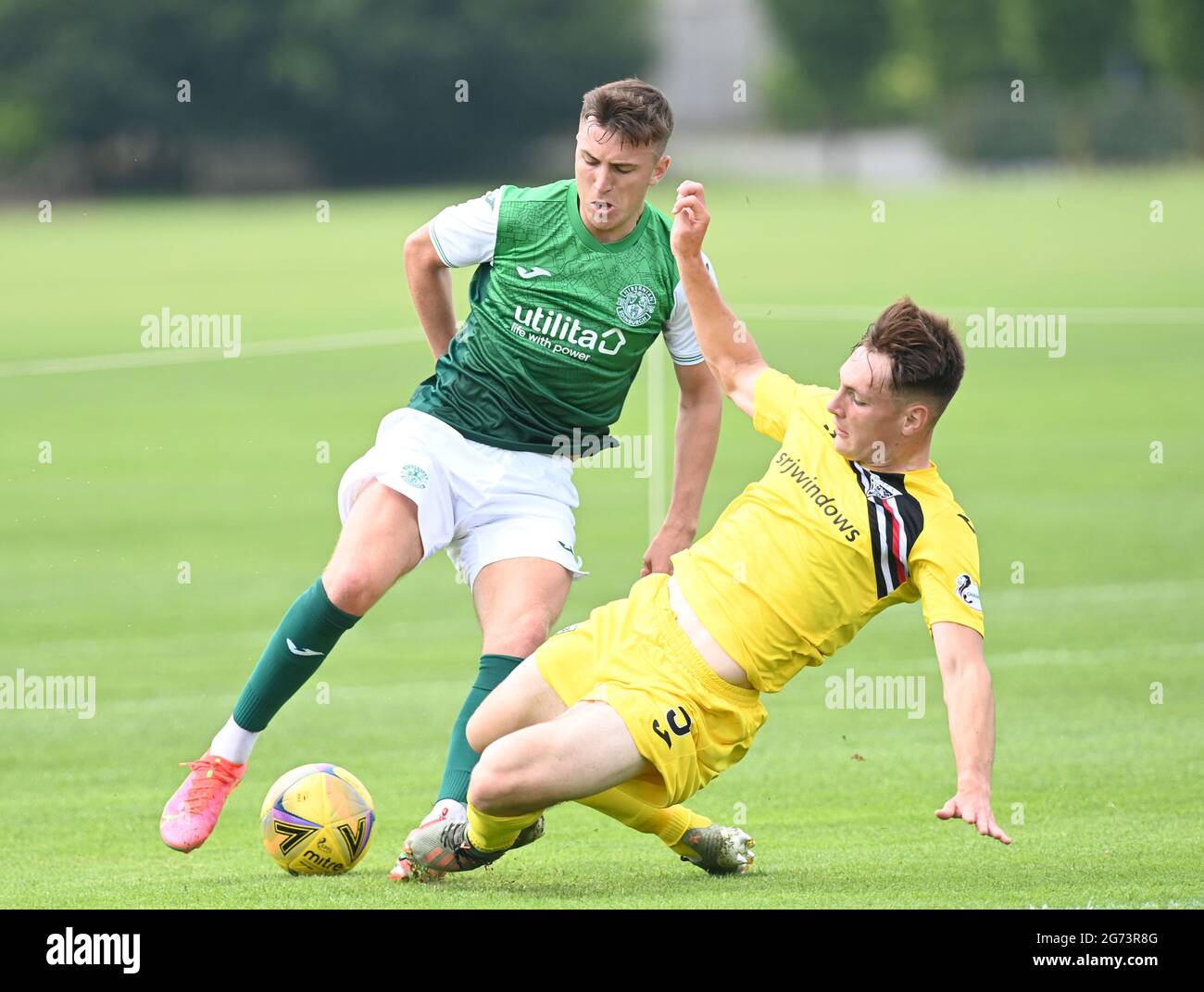 Tranent, Ormiston, East Lothian.Scotland. Royaume-Uni .3 juillet 21 Hibernian vs Dunfermline match amical avant la saison. L/r Josh Campbell de Hibernian avec du Banque D'Images