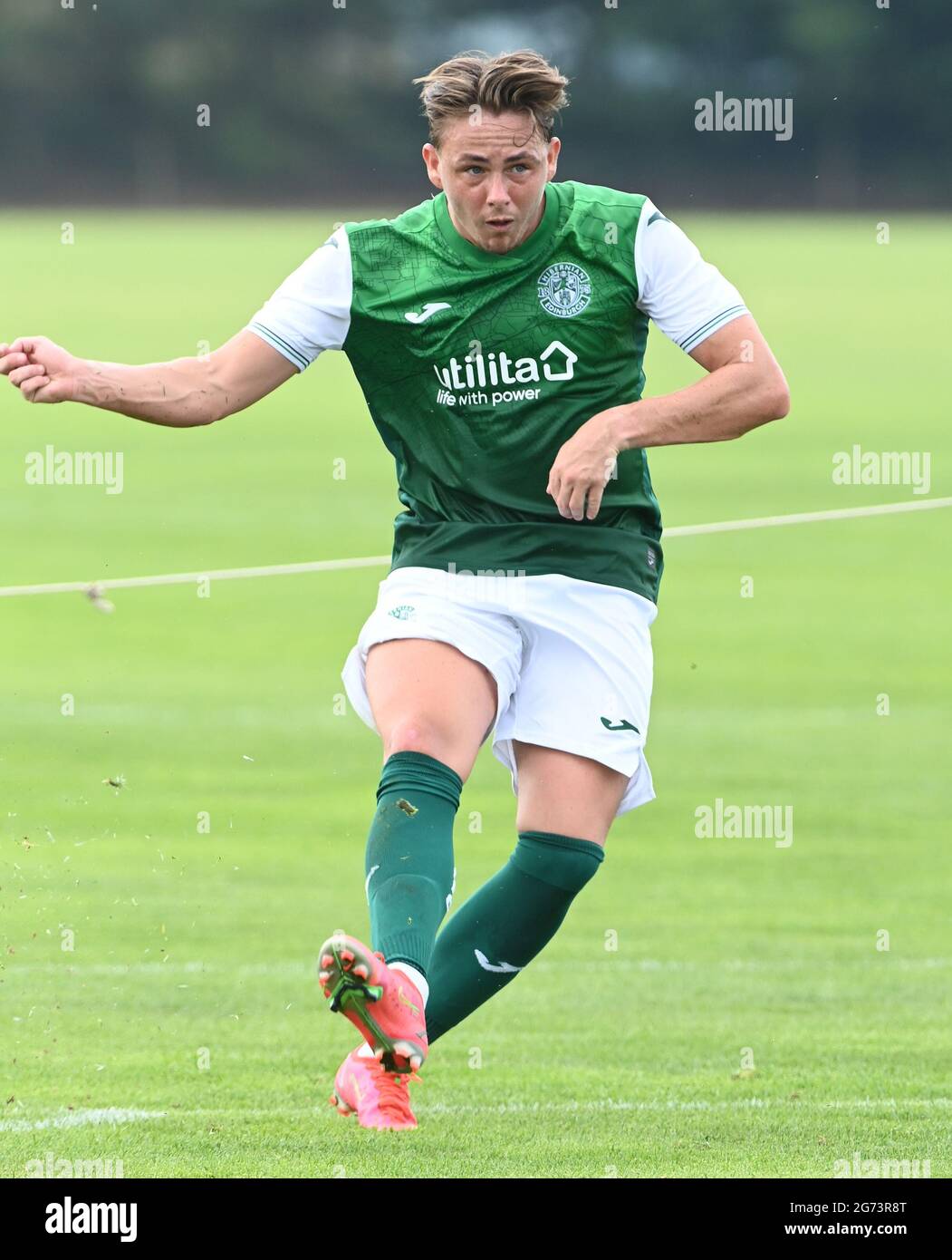 Tranent, Ormiston, East Lothian.Scotland. Royaume-Uni .3 juillet 21 Hibernian vs Dunfermline match amical avant la saison. Scott Allan de Hibernian FC 2021-2022 Banque D'Images