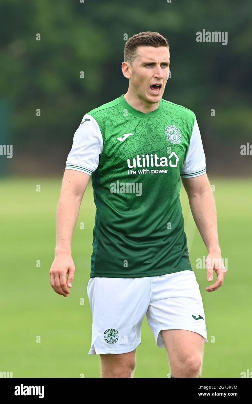 Tranent, Ormiston, East Lothian.Scotland. Royaume-Uni .3 juillet 21 Hibernian vs Dunfermline match amical avant la saison. Paul Hanlon de Hibernian FC 2021-2022 Banque D'Images