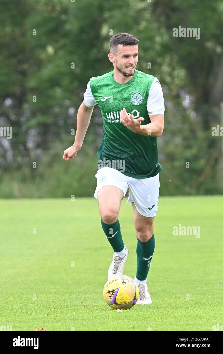 Tranent, Ormiston, East Lothian.Scotland. Royaume-Uni .3 juillet 21 Hibernian vs Dunfermline match amical avant la saison. Paul McGinn de Hibernian FC 2021-2022 Banque D'Images
